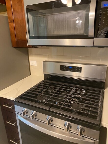 Building Photo - 15 Gant Cir