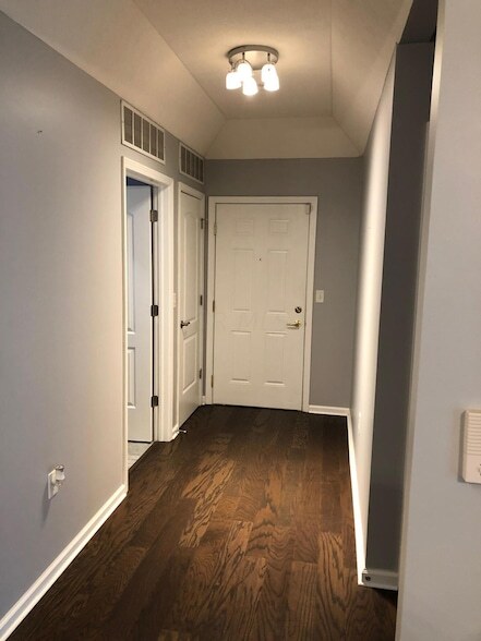Building Photo - 7728 Essex Gate Drive S Unit 7728