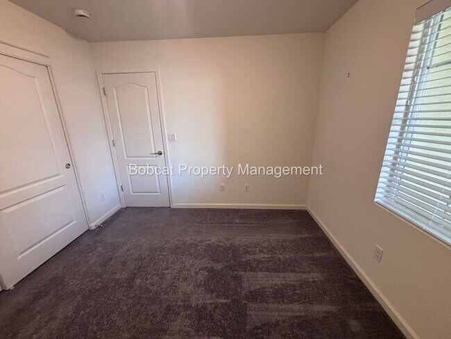 Building Photo - Large Home in Dayton with Mother In Law Quarters