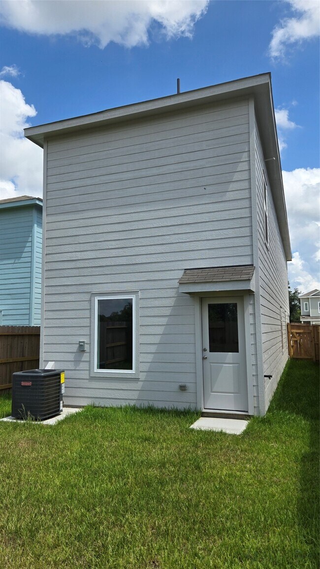 Building Photo - 952 Pertuso Ln