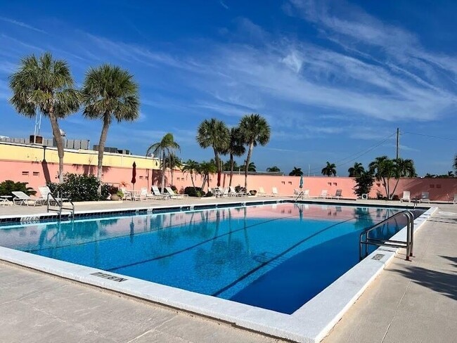 Building Photo - 323 Leeward Ln