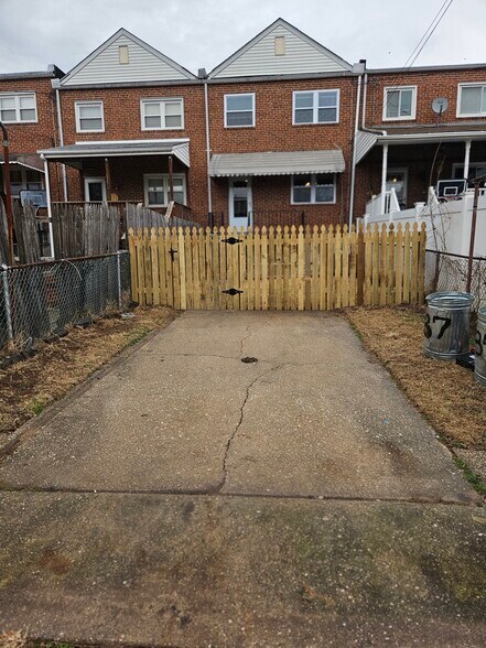 Building Photo - 7837 Kavanagh Rd