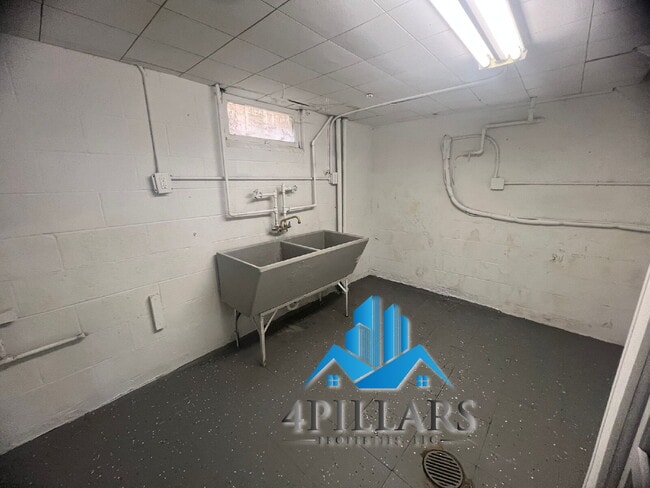 Building Photo - "Charming 2-Bedroom Gem with Finished Basement & Gleaming Hardwood Floors in Hammond!"