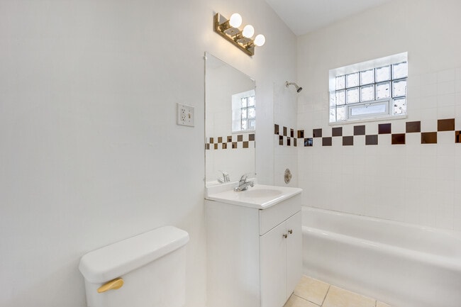 Building Photo - 4452 W Parker Ave