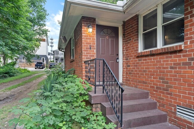 Building Photo - 1615C 6th Ave N