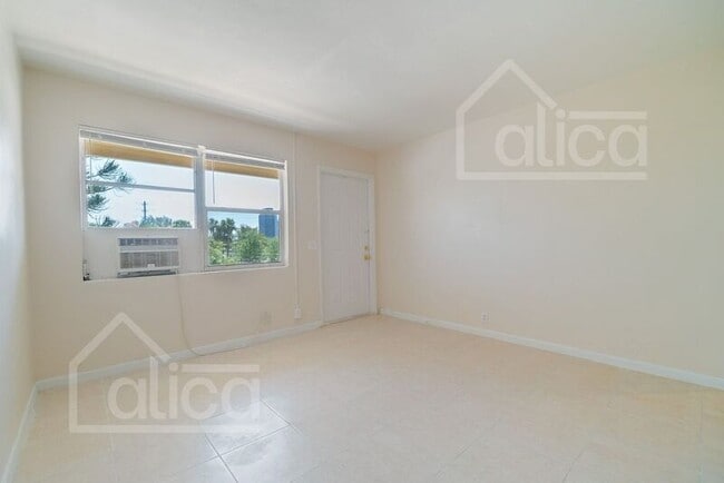 Building Photo - 803/5 Henrietta Ave