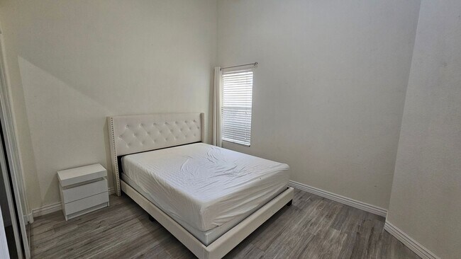 Building Photo - Partially Furnished 2/2 CONDO WITH  *BONUS DEN* & 2 CAR GARAGE!