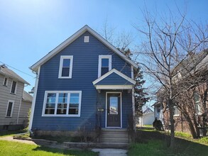 Building Photo - Beautiful 3-Bedroom / 2-Bathroom home available in Aurora