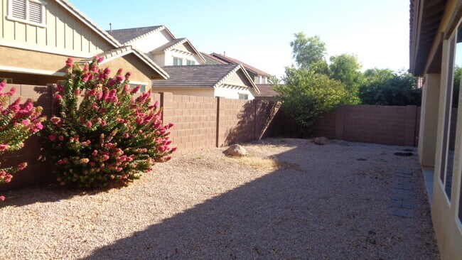 Building Photo - 3 Bedroom - 2 Bath plus Den - 2224 Sq. Ft....