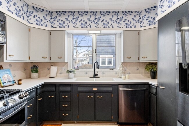 Building Photo - 373 Genesee St