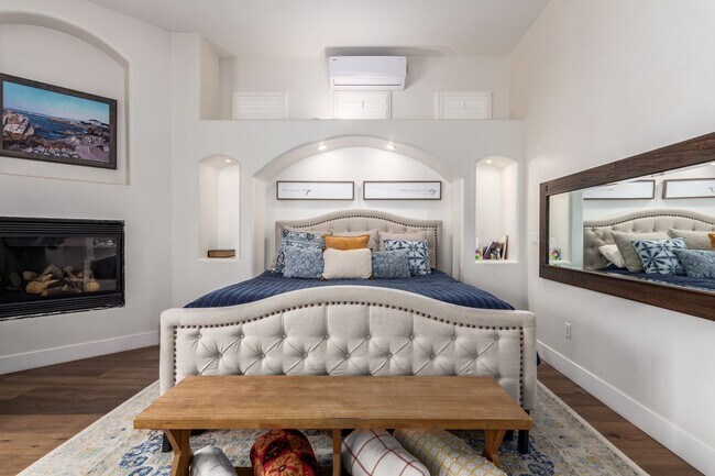 Building Photo - Beautiful 6-bedroom basement home