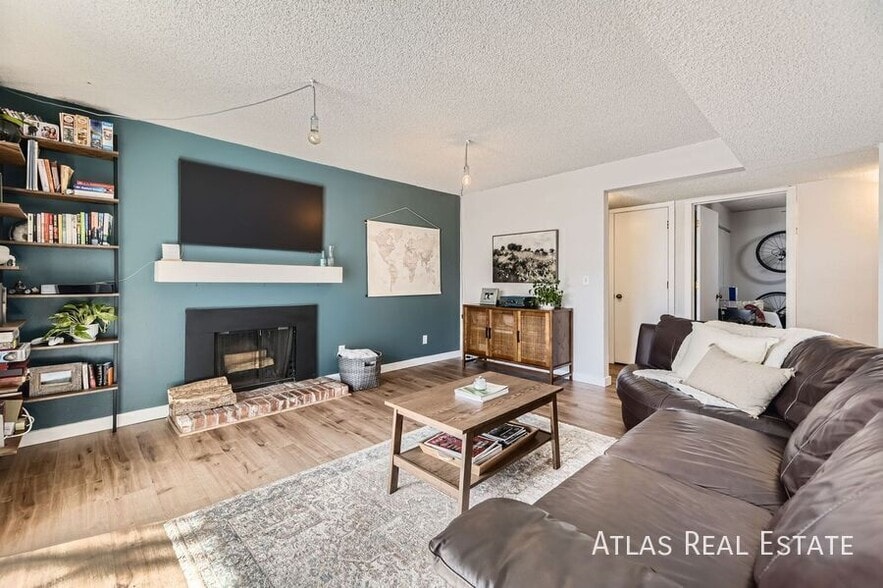 Building Photo - 3141 S Tamarac Dr