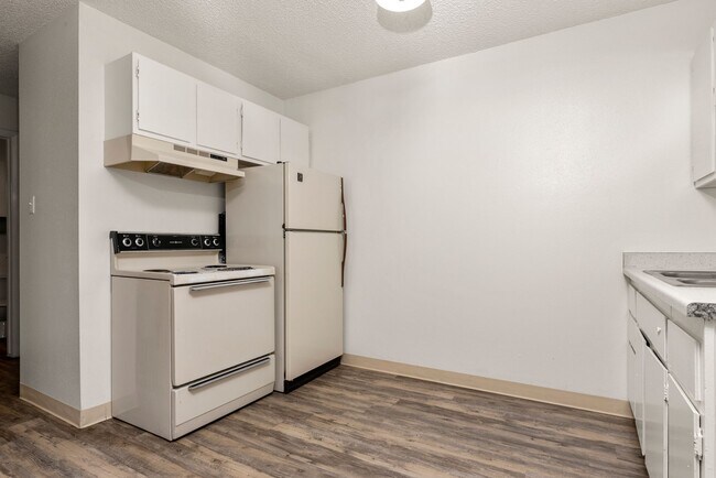 Building Photo - 3611 E San Miguel St