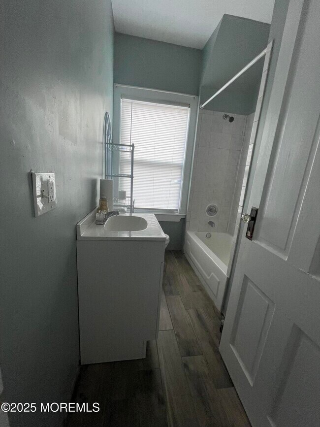 Building Photo - 314 8th Ave