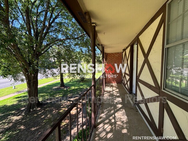 Building Photo - 6436 Macon Rd