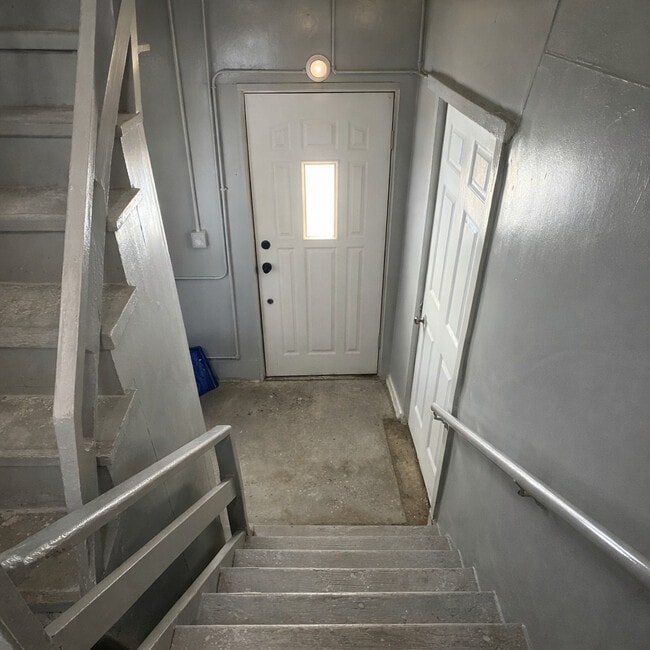 Building Photo - 4925 W Henderson St