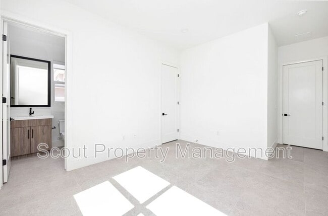 Building Photo - 32195 Daybrook Ter