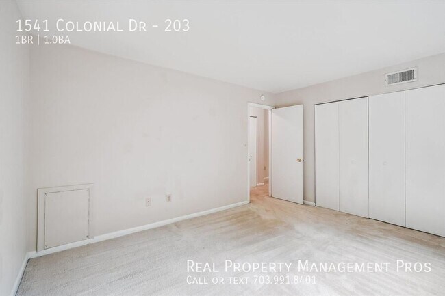 Building Photo - 1541 Colonial Dr