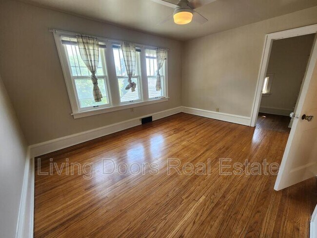 Building Photo - 2300 Sewell St