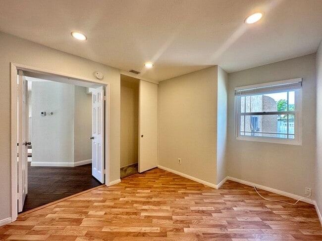 Building Photo - Spacious Updated Home In Desirable 92029 I...