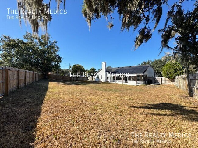 Building Photo - 2601 Bridle Dr