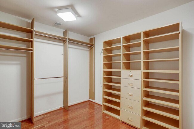 Building Photo - 9801 Clydesdale St