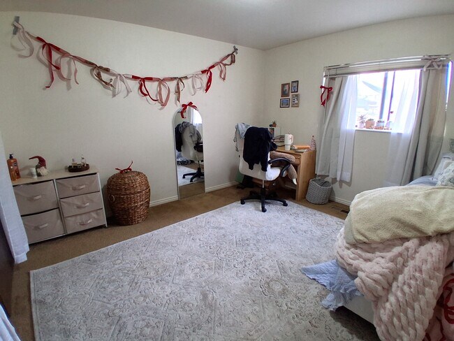 Building Photo - 243 E 400 N