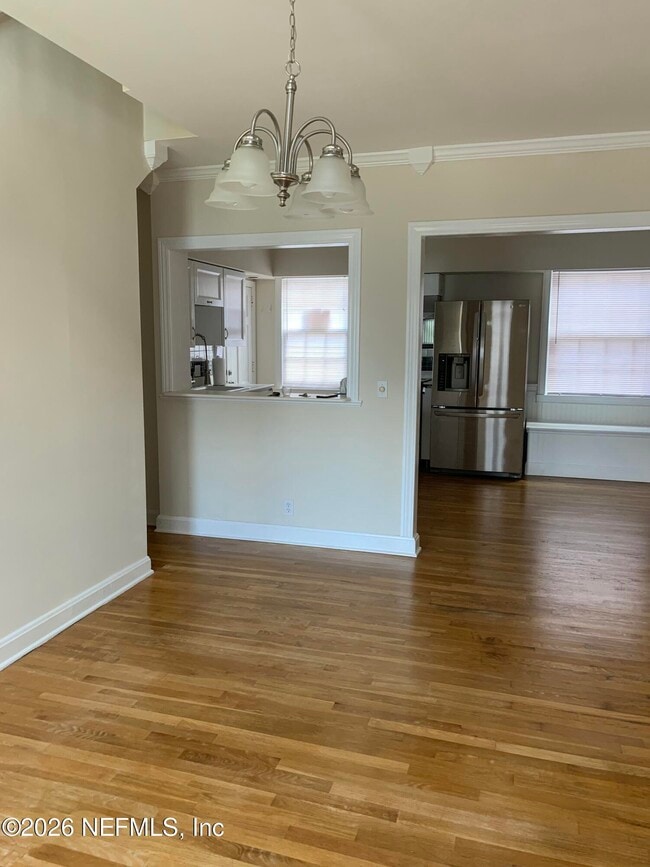 Building Photo - 842 Cedar St