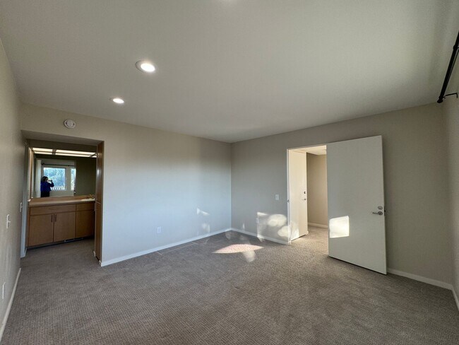 Building Photo - Breathtaking views of Chuckanut Bay!!