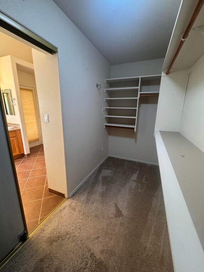 Building Photo - 6012 Sipapu Ave NW