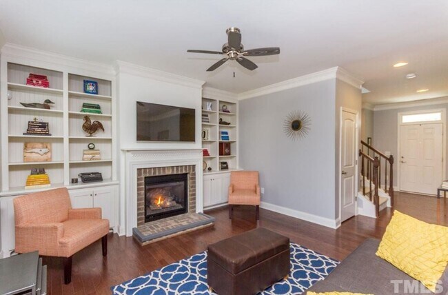 Building Photo - Elegant 3BD, 2BA Raleigh Home Near Shoppin...