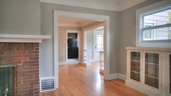 Building Photo - 2865 N Frederick Ave