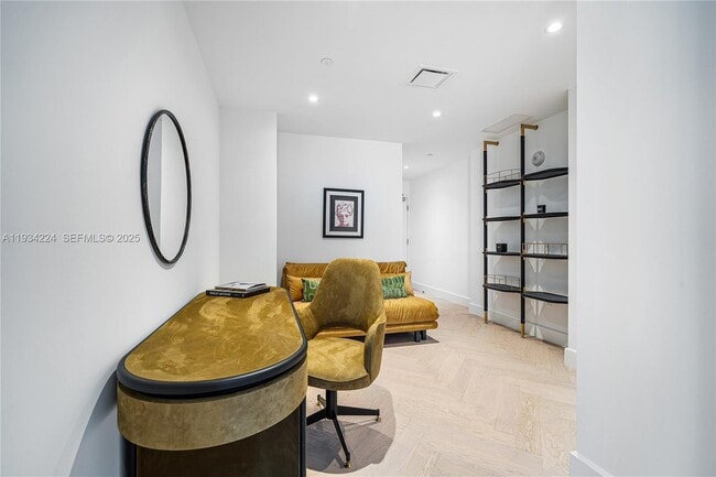 Building Photo - 700 NE 26th Terrace