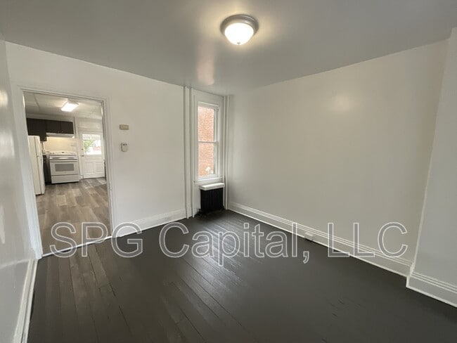 Building Photo - 730 W Mason Ave