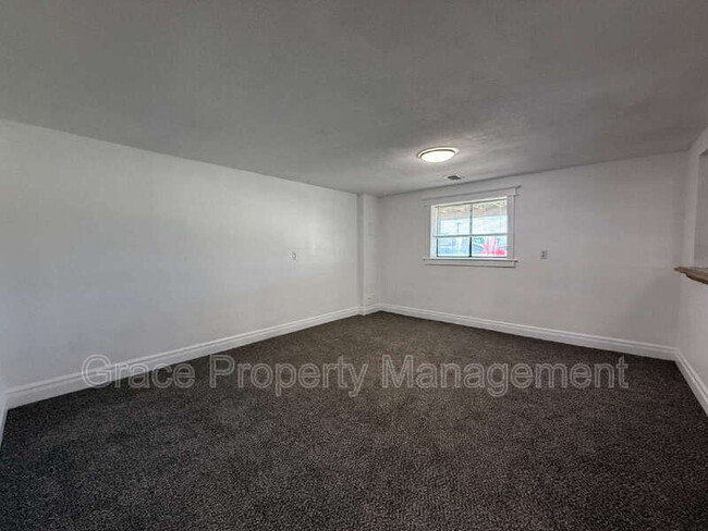 Building Photo - 1149 E 58th Ave