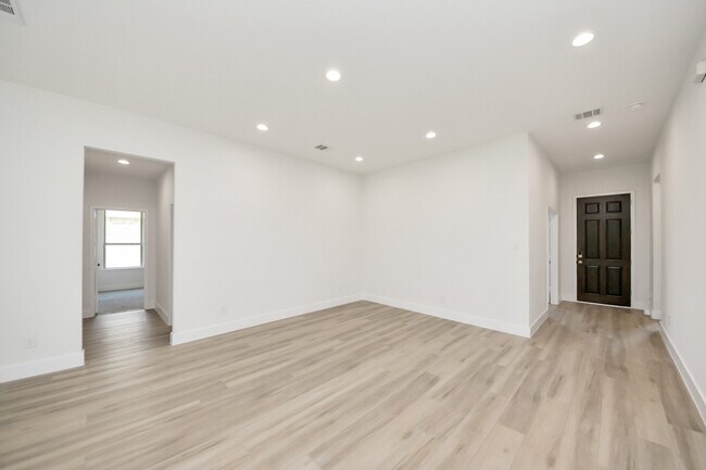 Building Photo - 14380 Zion Gate Crossing