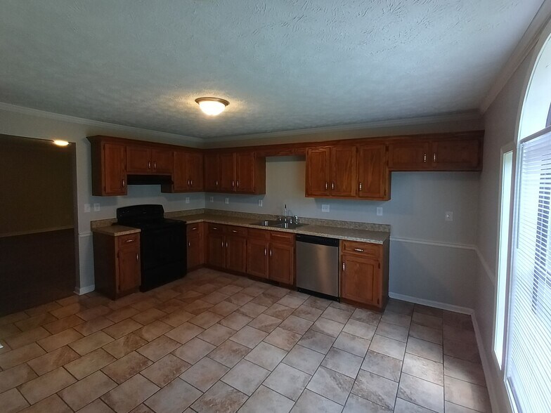 Building Photo - 55 Clement Dr