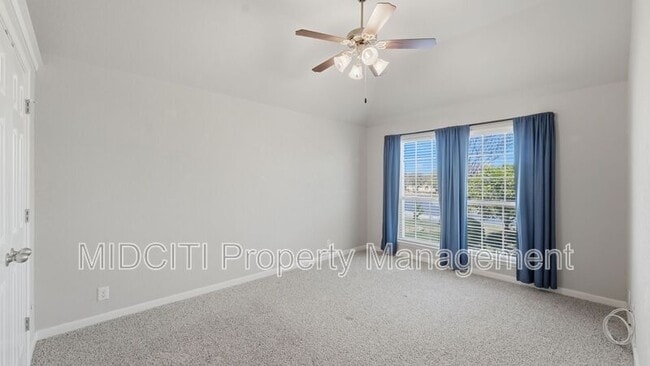 Building Photo - 842 Santa Cruz Ln