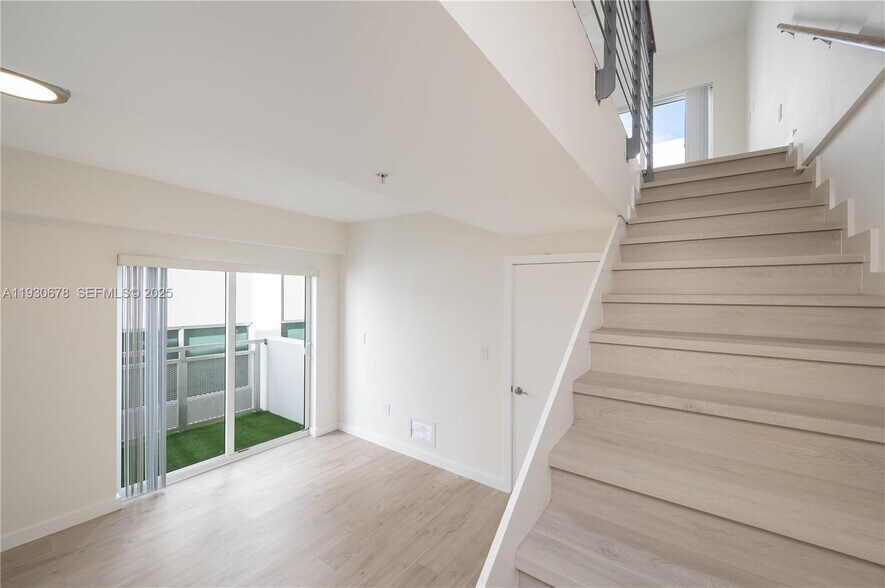 Building Photo - 1712 SW 2nd Ave