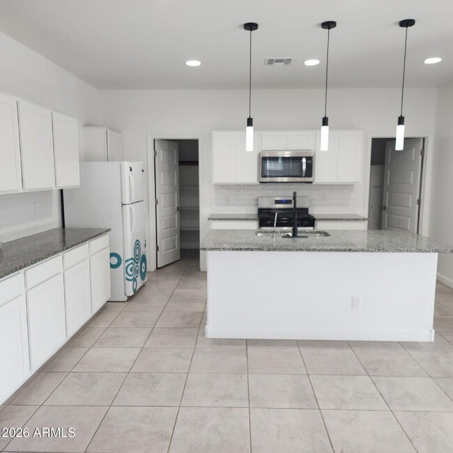 Building Photo - 40145 W Hillman Dr