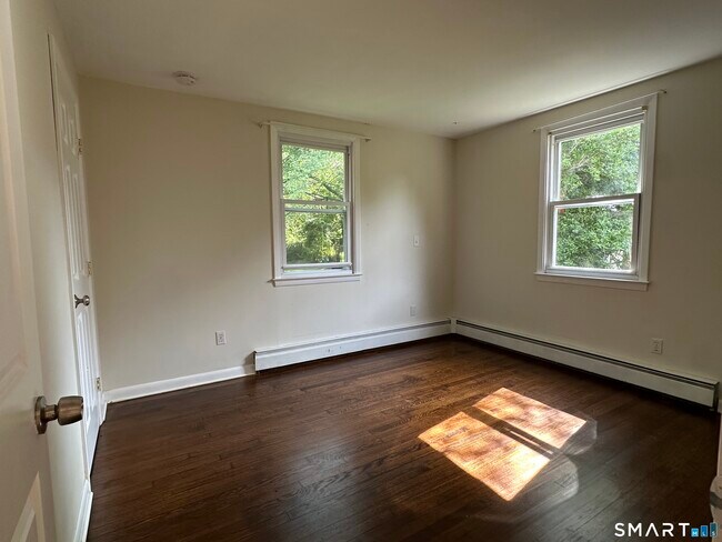 Building Photo - 94 Garden Dr