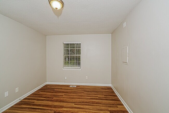 Building Photo - 1684 Brewster Rd