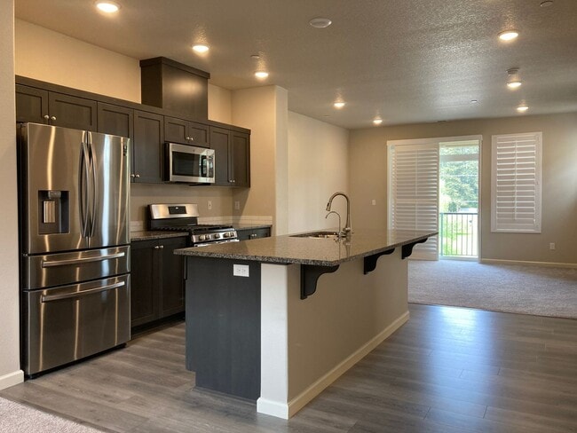 Building Photo - Beautiful Newer Home in Tigard