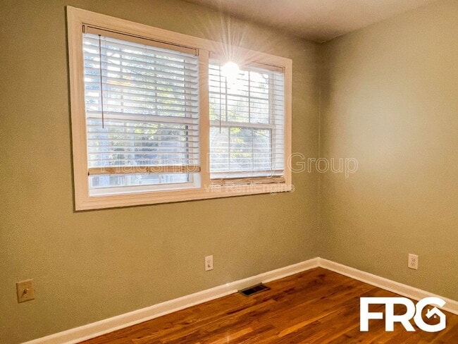 Building Photo - 111 W 15th St