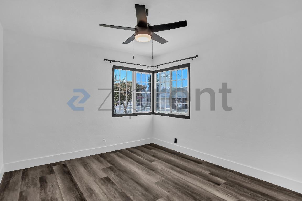 Building Photo - Unit 807