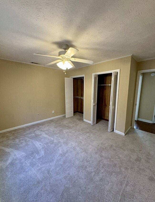 Building Photo - Duplex on East University Drive!