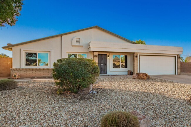 Building Photo - 2321 E Enid Cir