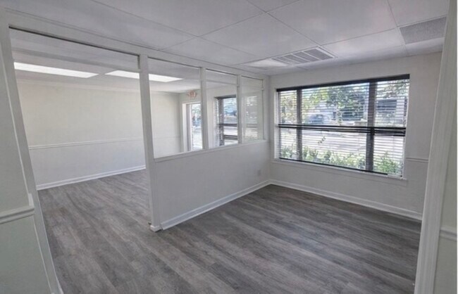 Building Photo - 2510 S MacDill Ave