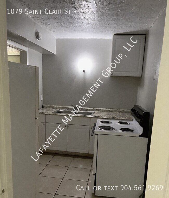 Building Photo - 1079 St Clair St