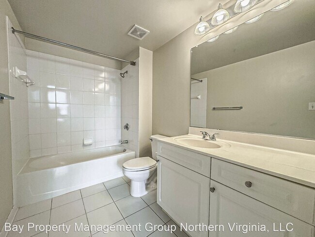 Building Photo - 2 br, 2 bath House - 2726 Gallows Rd #716